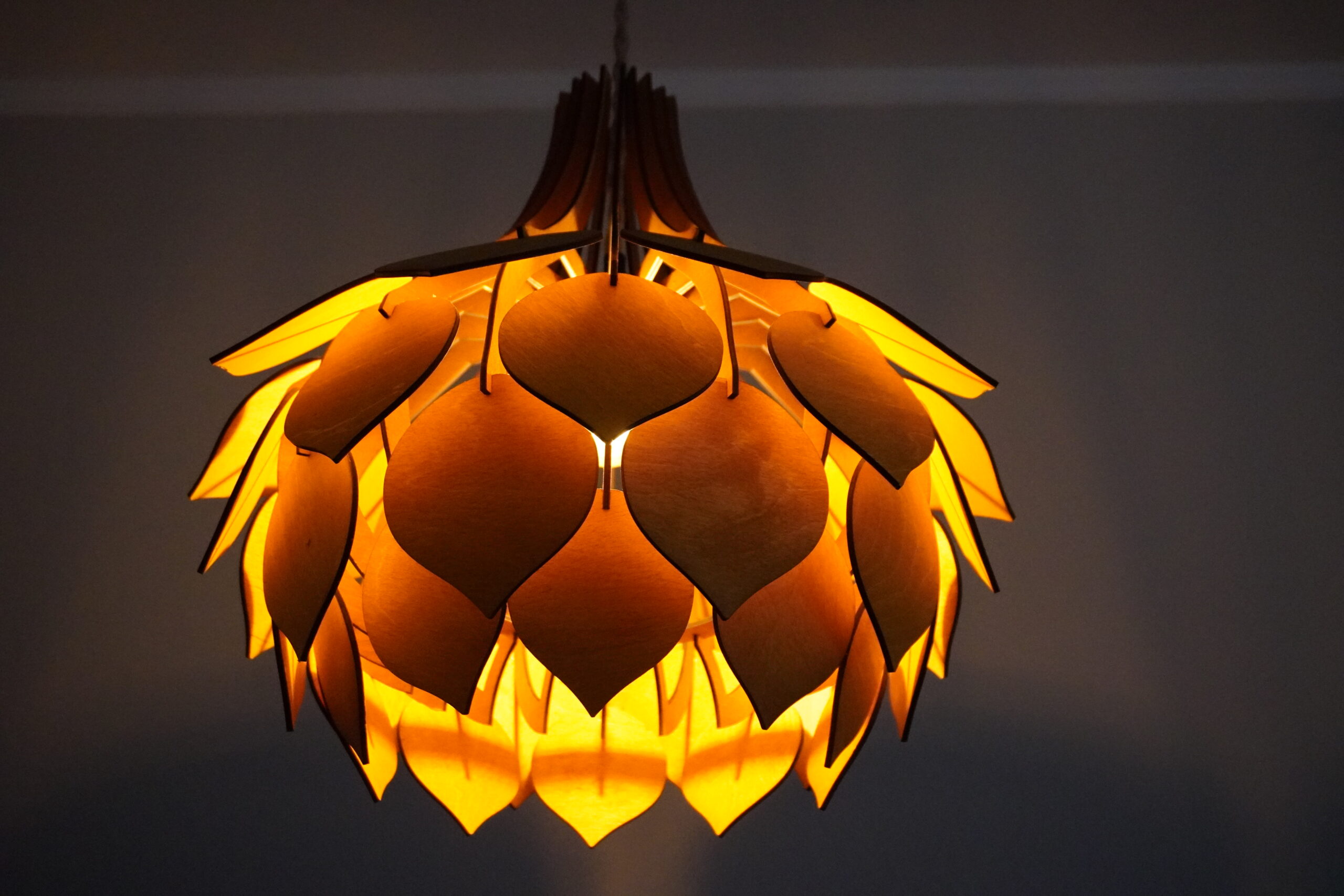 PINECONE CHANDELIER 8 BOTTOM